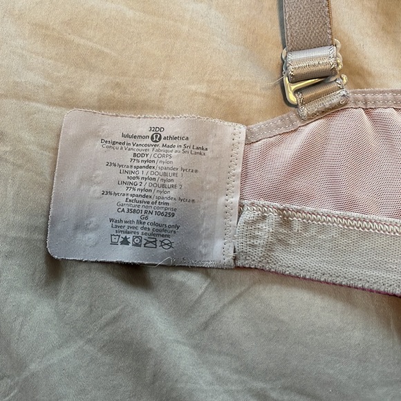 Lululemon sports bra - Picture 3 of 3